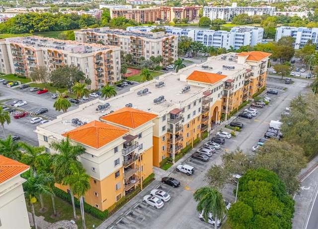 Property at 9340 Fontainebleau Blvd Unit W411, Miami, FL 33172, 3 beds, 2 baths