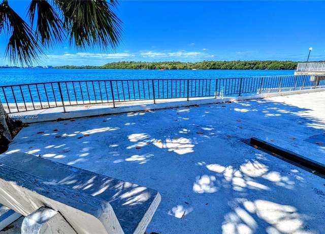 Property at 300 Bayview Dr #206, Sunny Isles Beach, FL 33160, 3 beds, 2.5 baths