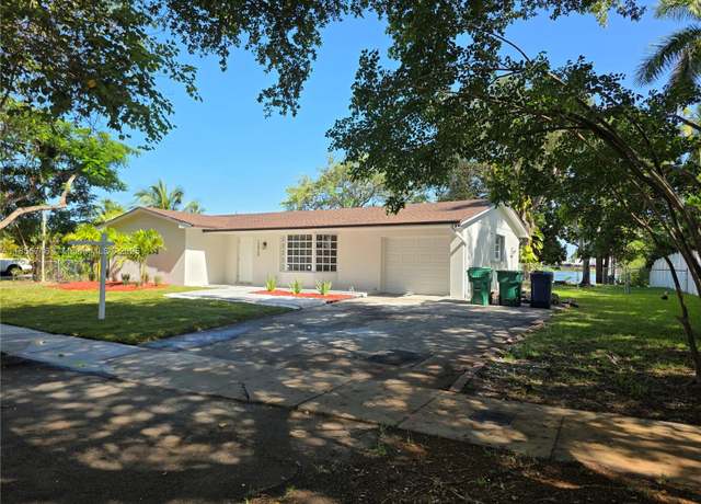Property at 13920 Kendale Lakes Blvd, Miami, FL 33183, 3 beds, 2 baths