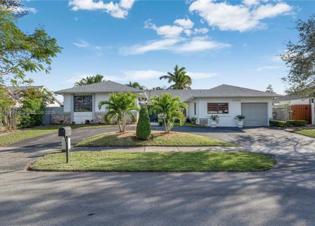 Property at 11724 SW 95th St, Miami, FL 33186, 4 beds, 3 baths