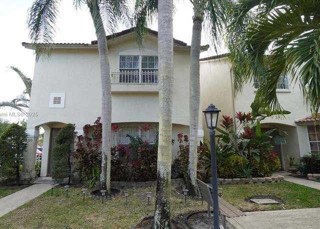 Property at 500 NW 108th Ter, Pembroke Pines, FL 33026, 3 beds, 2.5 baths