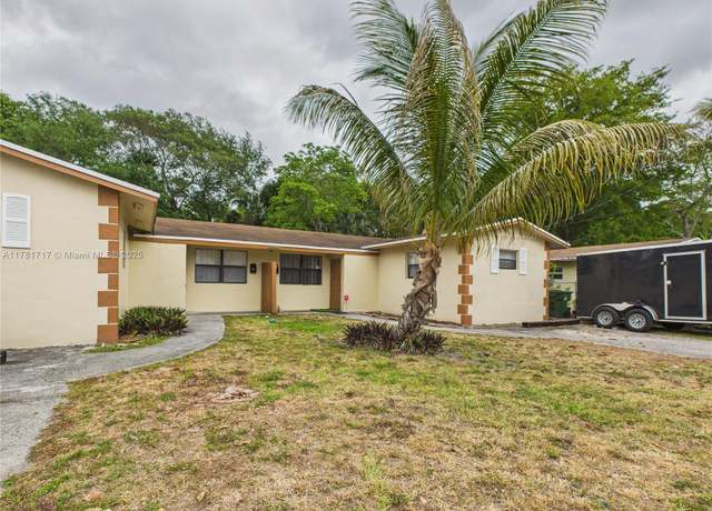 Property at 1905 SW 11th St, Fort Lauderdale, FL 33312, 12 beds, 6 baths