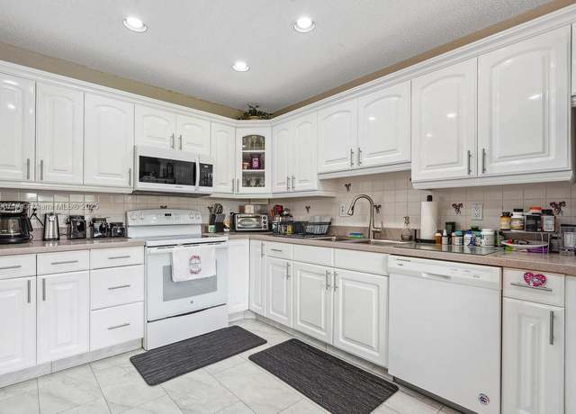 Property at 1621 NW 20th Ave #203, Delray Beach, FL 33445, 2 beds, 2 baths