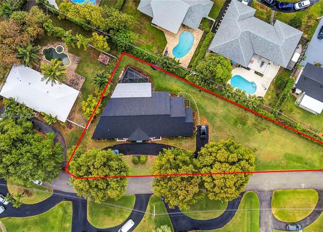 Property at 3211 Calle Largo Dr, Hollywood, FL 33021, 6 beds, 4 baths