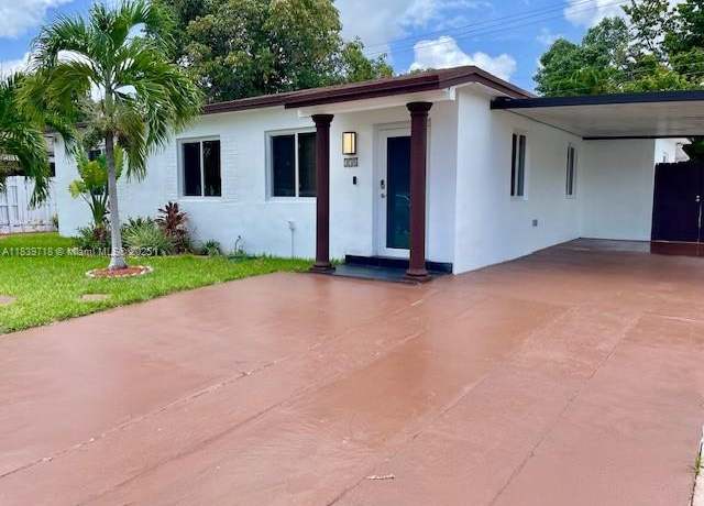 Property at 330 W 40th Pl, Hialeah, FL 33012, 5 beds, 4 baths