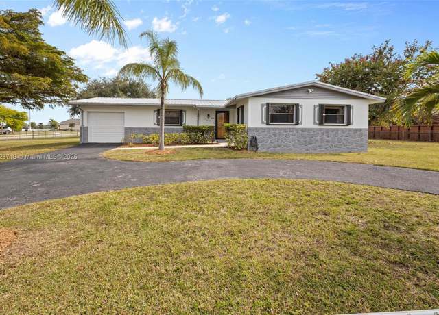 Property at 27661 SW 162nd Ct, Homestead, FL 33031, 4 beds, 2 baths