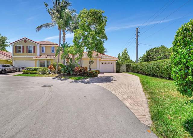 Property at 1150 Queen Palm Ct, Hollywood, FL 33019, 3 beds, 2 baths