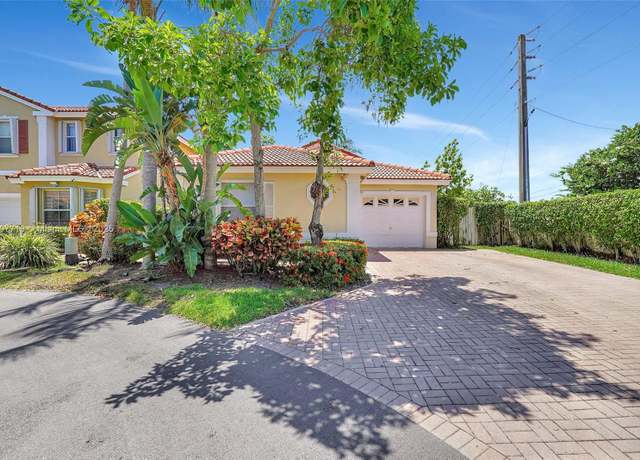 Property at 1150 Queen Palm Ct, Hollywood, FL 33019, 3 beds, 2 baths