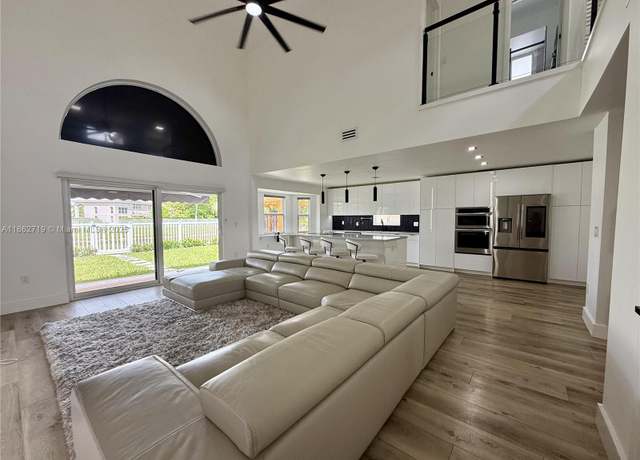 Property at 5511 NW 51st Ave, Coconut Creek, FL 33073, 3 beds, 2.5 baths
