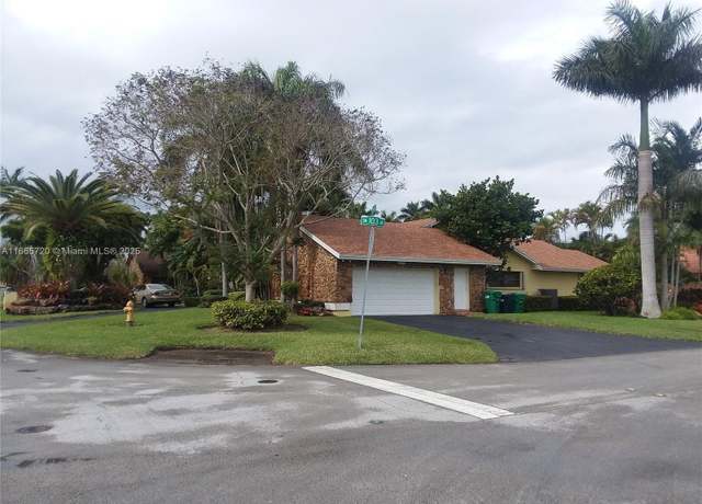 Property at 10301 SW 144th St, Miami, FL 33176, 5 beds, 3.5 baths