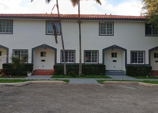 Property at 972 N 18th Ct, Hollywood, FL 33020, 2 beds, 2.5 baths