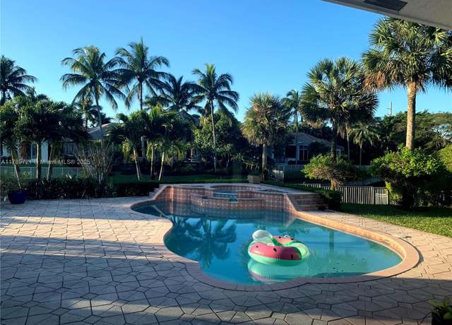 Property at 320 Windmill Palm Ave, Plantation, FL 33324, 4 beds, 3 baths