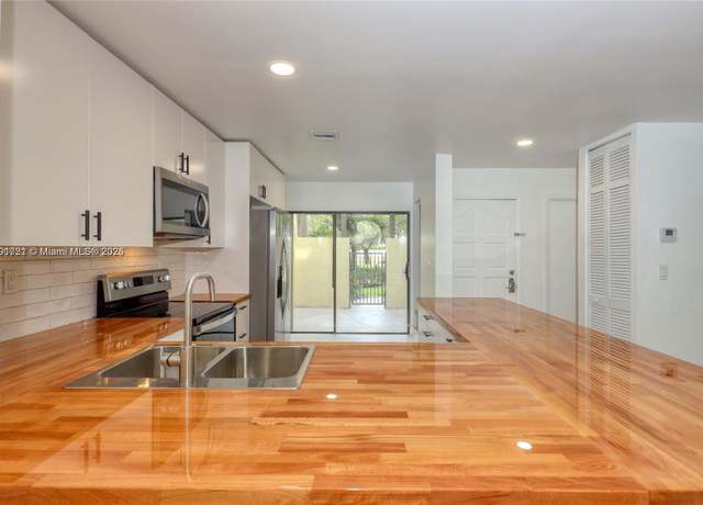 Property at 3905 Adra Ave Unit J-46B, Doral, FL 33178, 3 beds, 2.5 baths