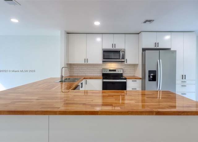 Property at 3905 Adra Ave Unit J-46B, Doral, FL 33178, 3 beds, 2.5 baths
