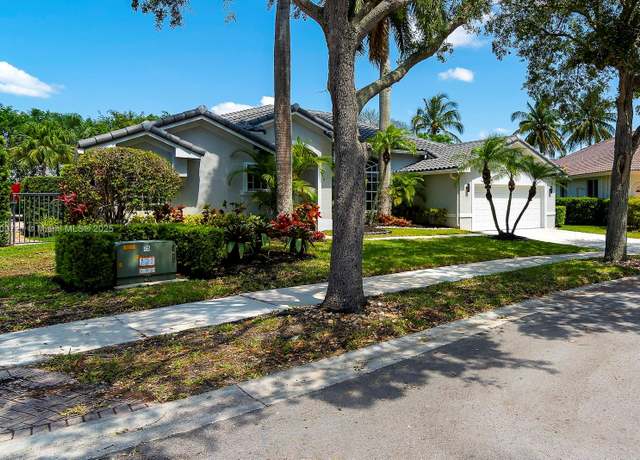 Property at 218 Egret Ct, Weston, FL 33327, 5 beds, 3 baths