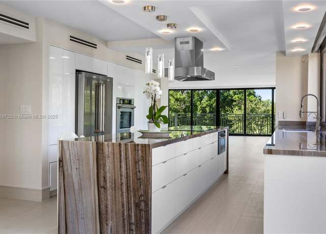 Property at 700 Coral Way #2, Coral Gables, FL 33134, 3 beds, 3 baths