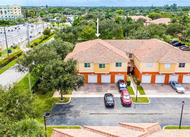 Property at 3340 Palomino Dr Unit 221-2, Davie, FL 33024, 3 beds, 2 baths