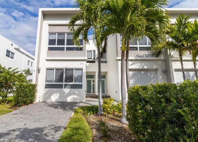 Property at 2475 NE 135th St, North Miami, FL 33181, 4 beds, 3 baths