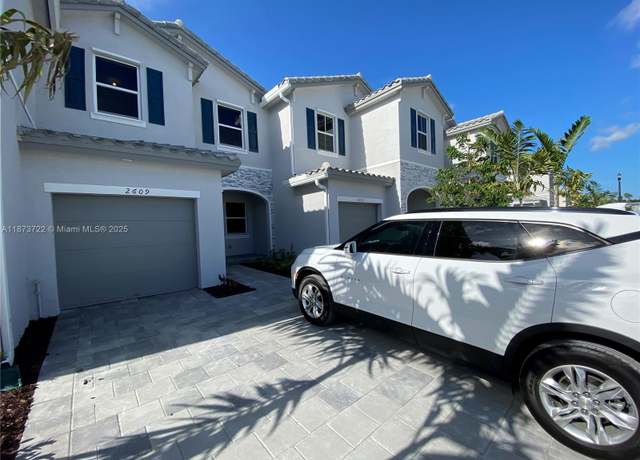 Property at 2609 SE 11th St, Homestead, FL 33035, 3 beds, 2.5 baths