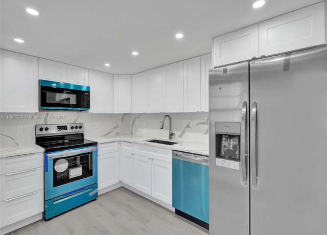 Property at 3700 Oaks Clubhouse Dr #203, Pompano Beach, FL 33069, 3 beds, 2 baths