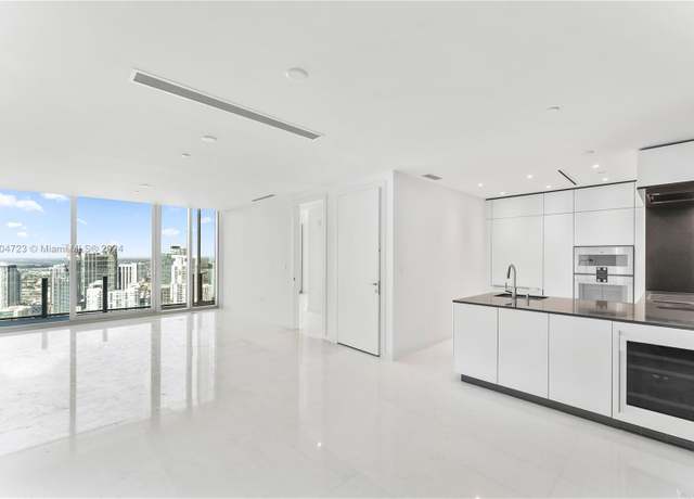 Property at 300 Biscayne Blvd Way #5209, Miami, FL 33131, 2 beds, 2 baths