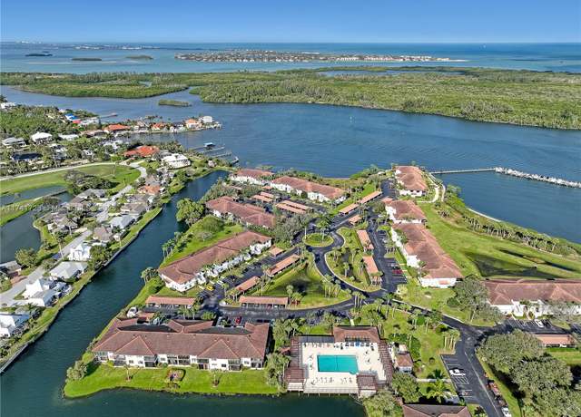 Property at 6041 SE Landing Way #9, Stuart, FL 34997, 3 beds, 2 baths