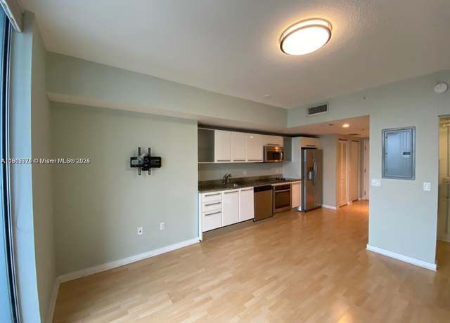 Property at 185 SW 7th St #3306, Miami, FL 33130, 1 bath