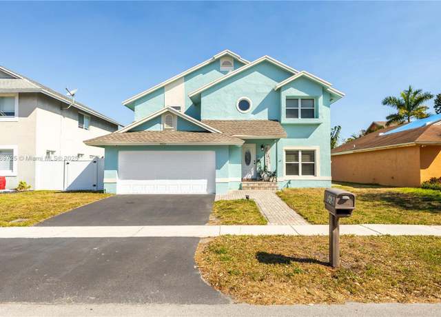 Property at 9621 SW 11th St, Pembroke Pines, FL 33025, 4 beds, 2.5 baths