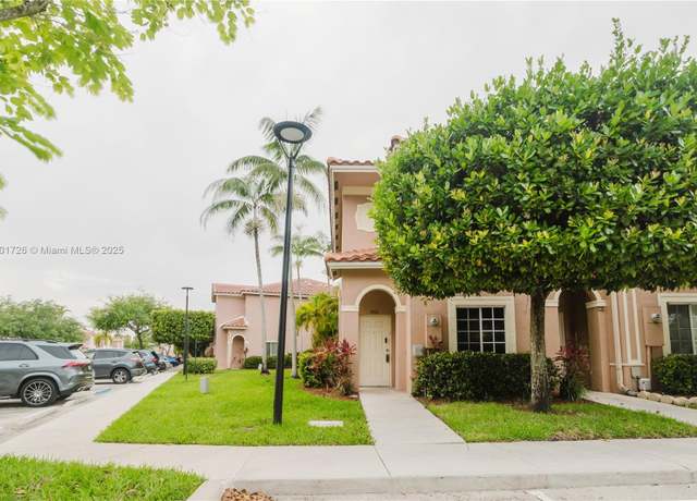 Property at 7818 Catalina Cir, Tamarac, FL 33321, 2 beds, 2.5 baths