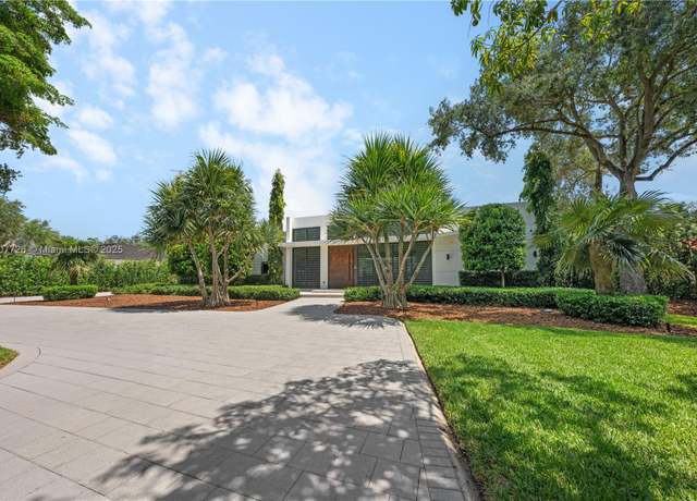 Property at 9450 SW 98th St, Miami, FL 33176, 5 beds, 4.5 baths