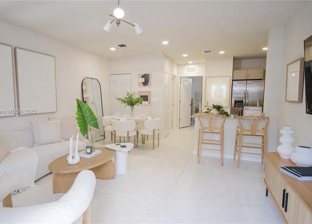 Property at 610 NE 2nd St #301, Dania Beach, FL 33004, 2 beds, 2 baths