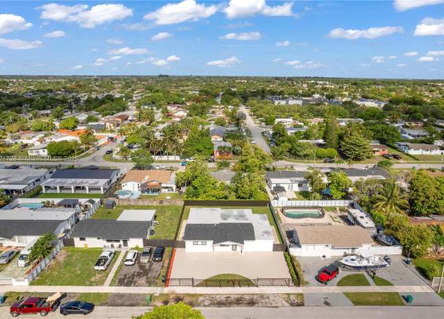 Property at 20200 SW 117th Ct, Miami, FL 33177, 5 beds, 4.5 baths
