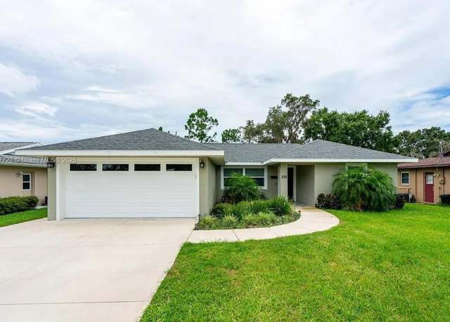 Property at 220 Kite Ave, Sebring, FL 33870, 3 beds, 2 baths