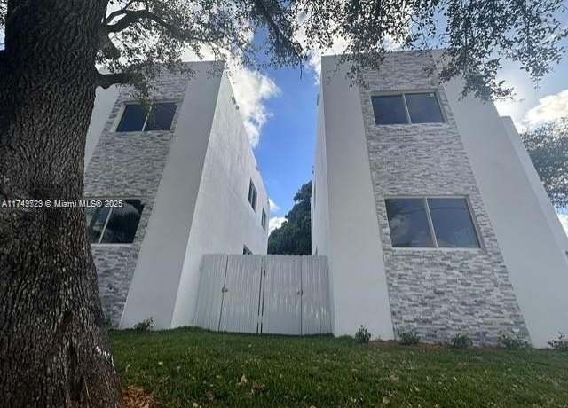 Property at 538 NW 17th Ave, Fort Lauderdale, FL 33311, 3 beds, 2.5 baths