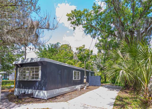 Property at 120 E Hicks St, Palatka, FL 32177, 2 beds, 1 bath