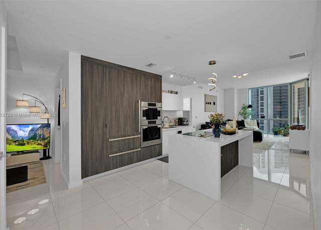Property at 851 NE 1st Ave #3107, Miami, FL 33132, 2 beds, 3 baths
