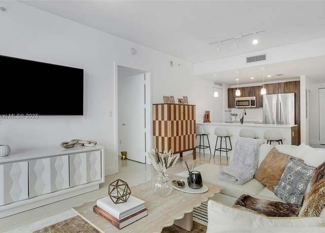 Property at 488 NE 18th St #4208, Miami, FL 33132, 1 bed, 2 baths