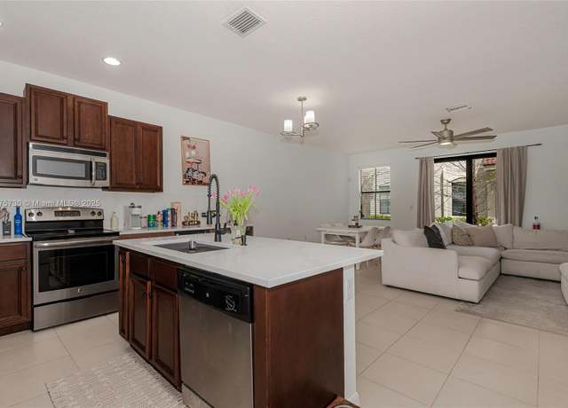 Property at 1091 NW 33rd Ct, Pompano Beach, FL 33064, 3 beds, 2.5 baths