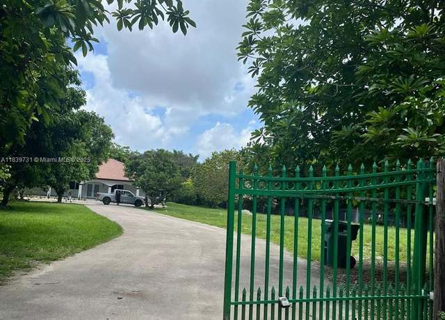 Property at 21991 SW 252nd St, Homestead, FL 33031, 3 beds, 3.5 baths