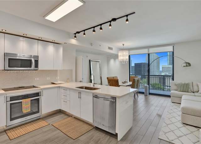 Property at 999 SW 1st Ave #1402, Miami, FL 33130, 2 beds, 2 baths