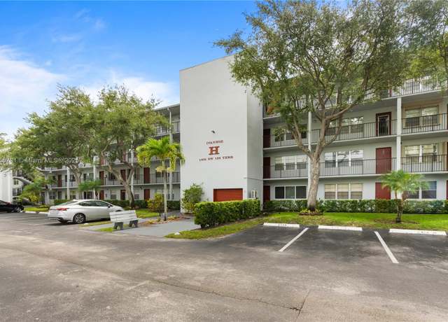 Property at 1401 SW 135th Ter Unit 310H, Pembroke Pines, FL 33027, 2 beds, 1.5 baths
