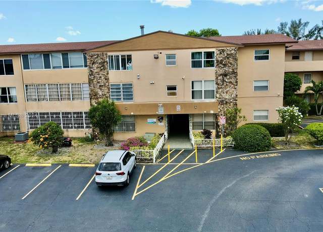 Property at 140 Royal Palm Rd #312, Hialeah Gardens, FL 33016, 1 bed, 1.5 baths