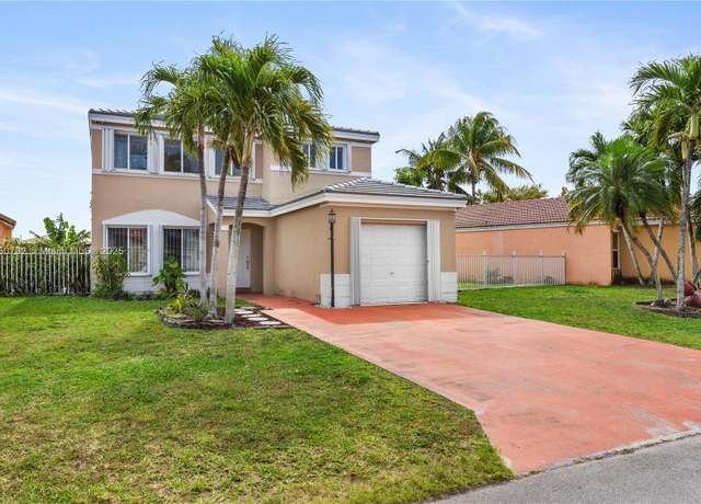 Property at 17565 SW 143rd Pl, Miami, FL 33177, 3 beds, 2.5 baths