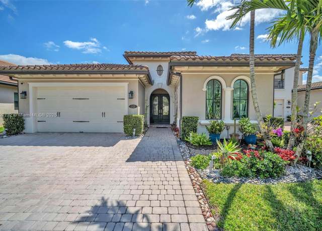Property at 1121 SW 113th Ave, Pembroke Pines, FL 33025, 3 beds, 2.5 baths