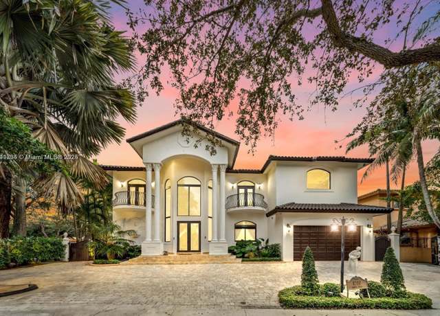 Property at 8200 NW 163rd St, Miami Lakes, FL 33016, 4 beds, 4.5 baths