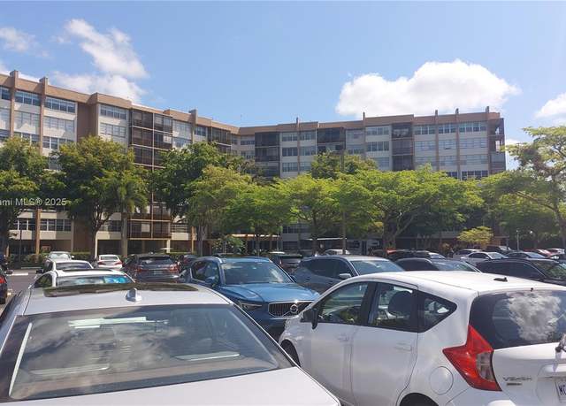 Property at 1400 Saint Charles Pl Unit L4, Pembroke Pines, FL 33026, 2 beds, 2 baths
