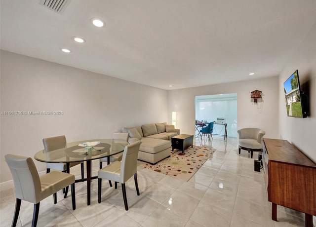 Property at 207 Cape Cod Cir, Lake Worth, FL 33467, 2 beds, 2 baths