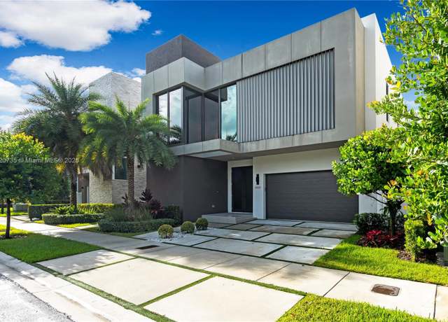 Property at 10530 NW 67th Ter, Doral, FL 33178, 5 beds, 5.5 baths