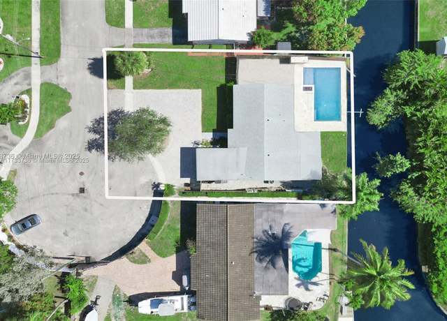 Property at 2720 SW 19th St, Fort Lauderdale, FL 33312, 3 beds, 2 baths