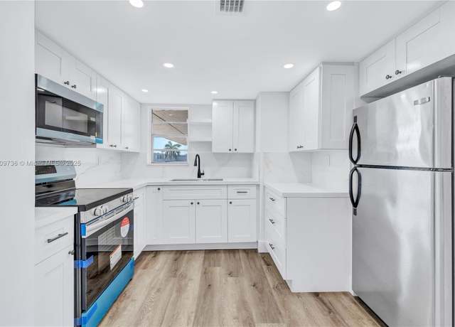 Property at 816 NW 87th Ave #502, Miami, FL 33172, 2 beds, 2 baths